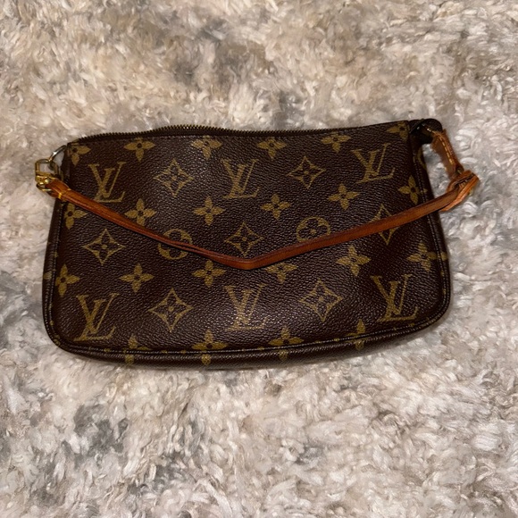 Louis Vuitton pochette bag ✨ - Picture 10 of 11